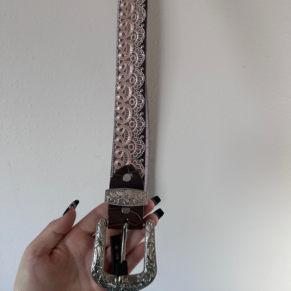 Elegant Silver and Black Women's Belt - Picture 2 of 3